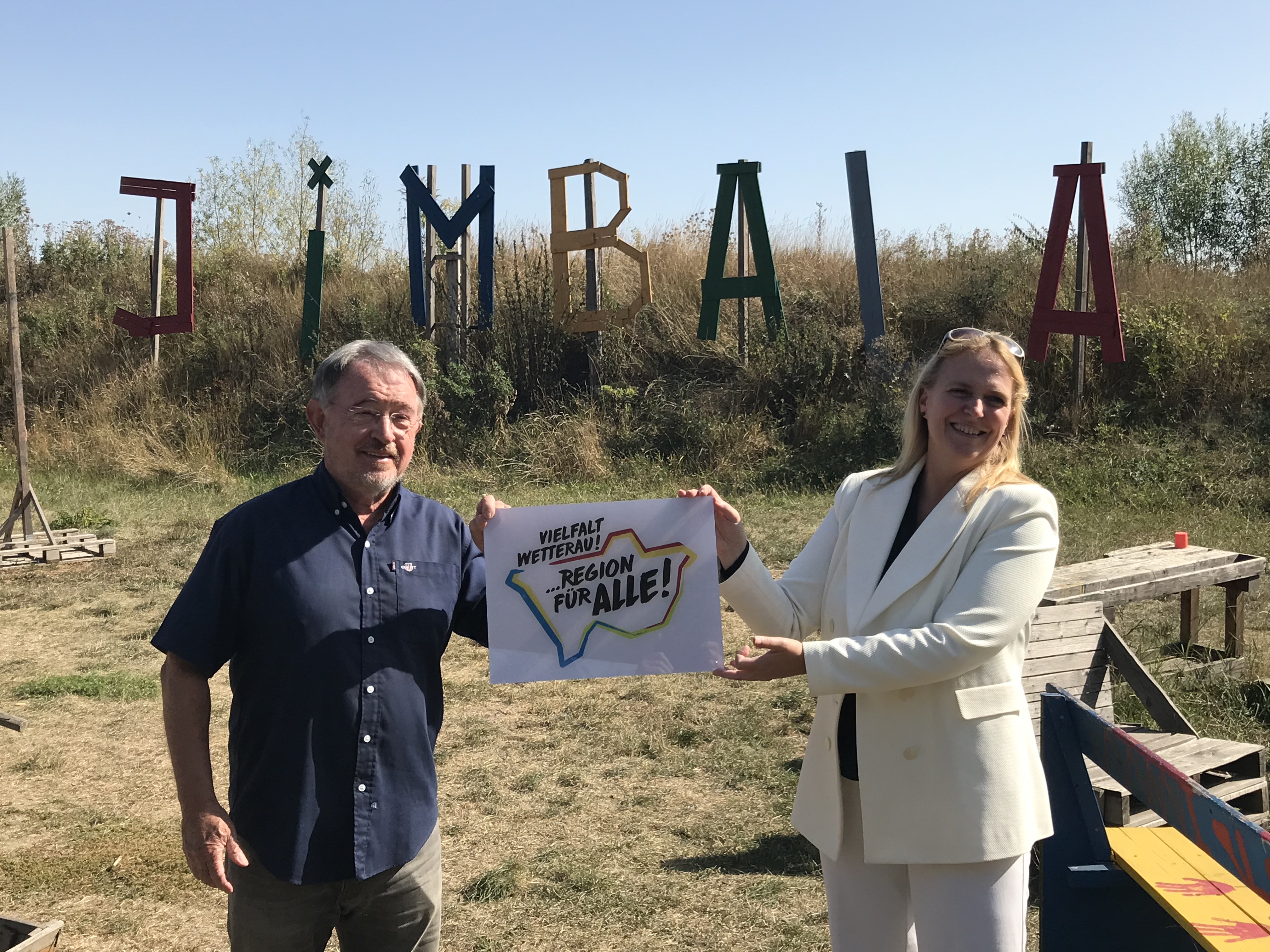 Prof Dr. Gerd Stüwe bei der Label Überreichung Vielfalt für Jimbala e.V. mit der Ersten Kreisbeigeordneten Frau Stephanie Becker-Bösch am 22. September 2020